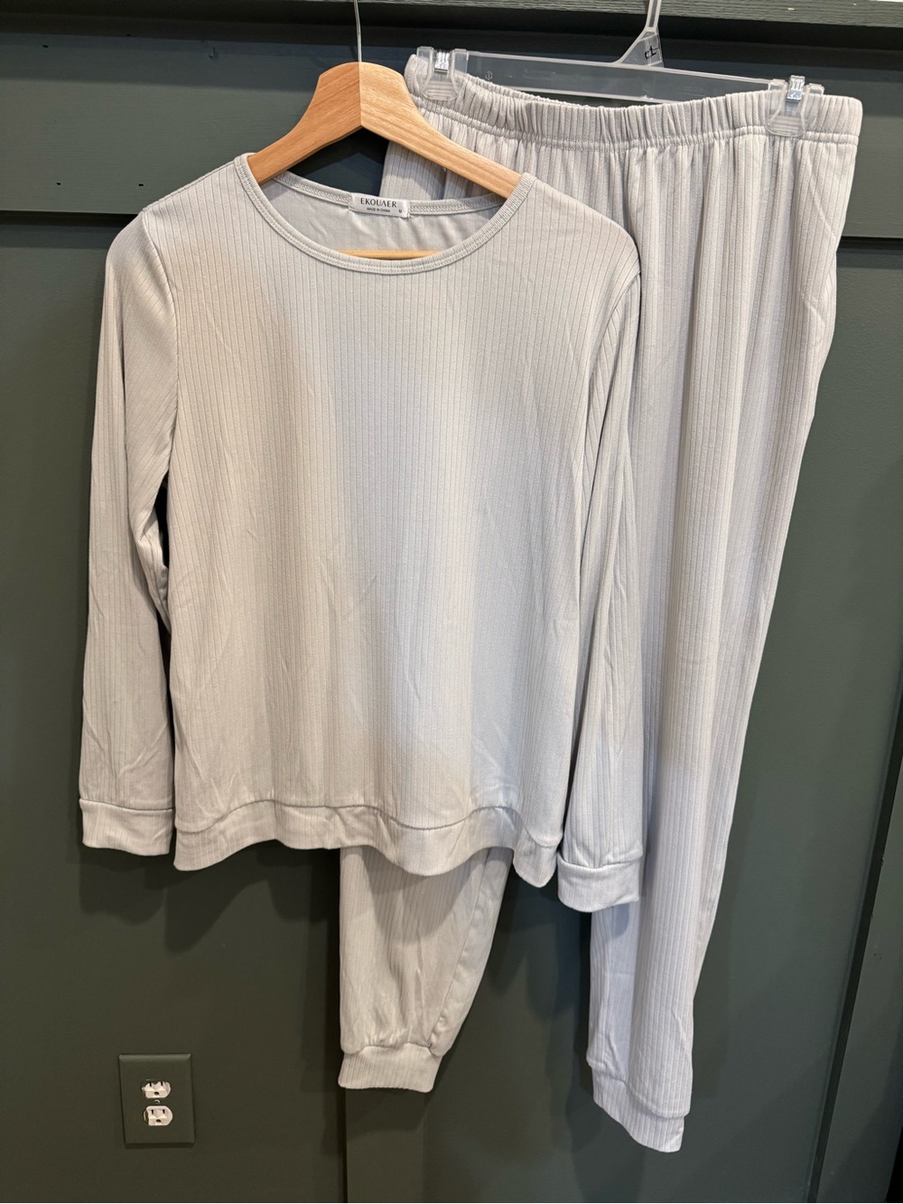 Ekouaer Light Gray Ribbed Long Sleeve Pajama Set with pockets